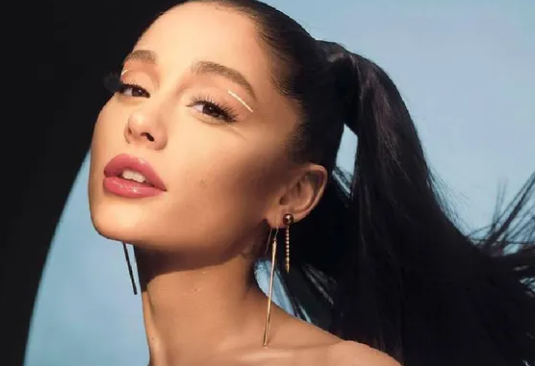 Review Makna Lagu Stuck with U: Terjebak Bersama